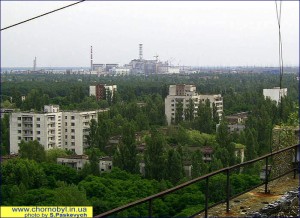 Вид на Чернобыльскую АЭС с крыш Вид на Чернобыльскую АЭС с крыш