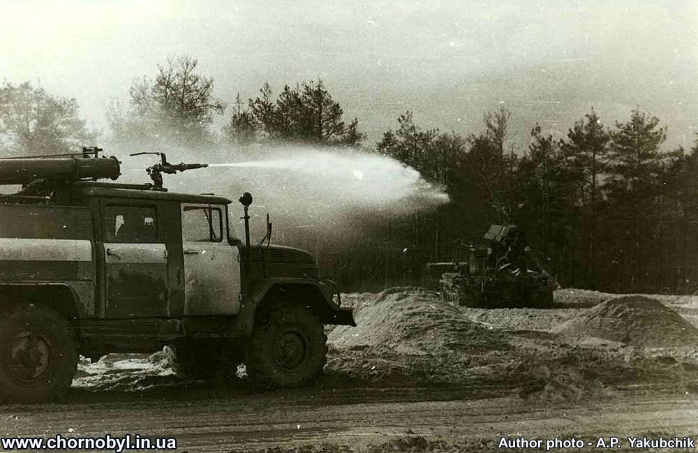 Фото - подавление пыли в Рыжем лесу Фото - подавление пыли в Рыжем лесу