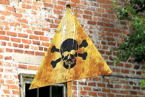 Радиационная безопасность Знак опасности в зоне отчуждения - фото